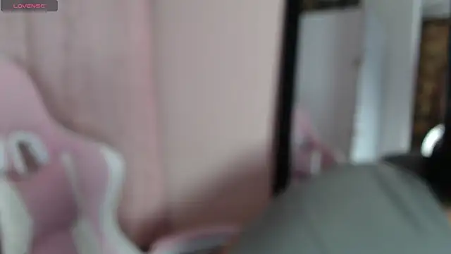 HannaRose- online show from May 3, 2026, 4:06 am