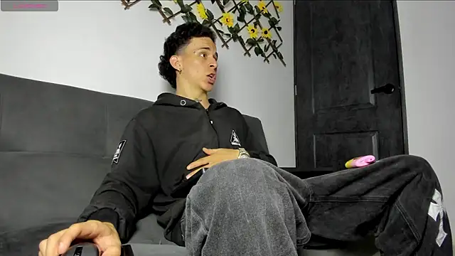 Maxxx bigcockx online show from April 15, 2026, 1:33 am