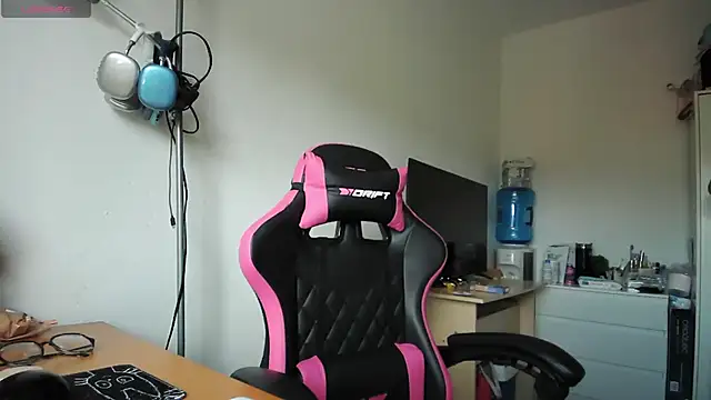 Yulian Milf online show from April 1, 2026, 11:00 am