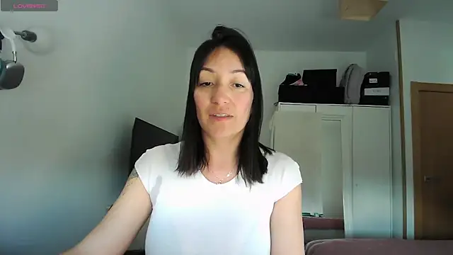 Yulian Milf online show from April 19, 2026, 4:30 pm