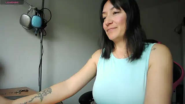 Yulian Milf online show from April 12, 2026, 11:57 am