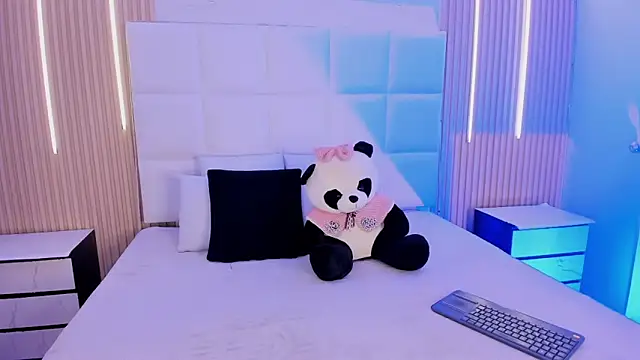 abril snow online show from April 1, 2026, 7:33 pm