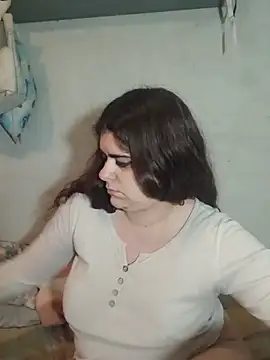 CherryRabitt online show from August 4, 2026, 3:33 am