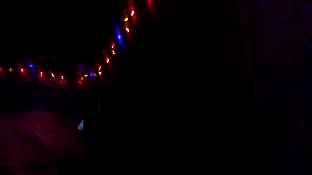 izzybee26 online show from March 11, 2026, 1:10 am