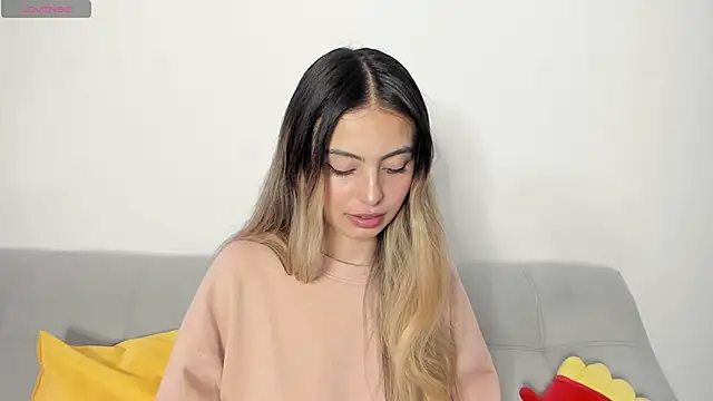 Snapshot of Fernanda_aaaa chatting on April 17, 2026, 2:31 pm Fernanda aaaa online show from April 17, 2026, 2:31 pm
