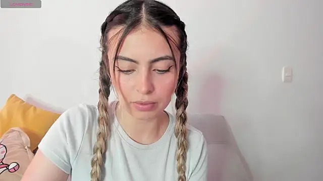 Snapshot of Fernanda_aaaa chatting on April 8, 2026, 2:51 pm Fernanda aaaa online show from April 8, 2026, 2:51 pm