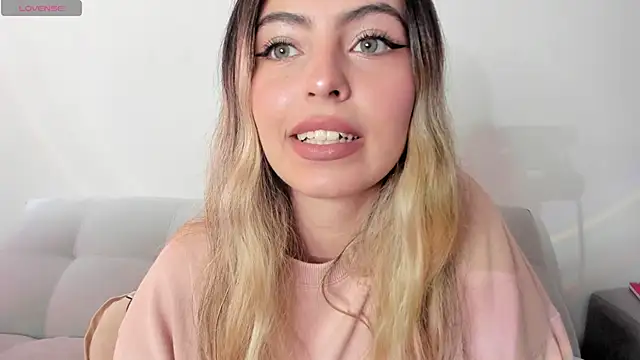 Snapshot of Fernanda_aaaa chatting on April 4, 2026, 3:07 pm Fernanda aaaa online show from April 4, 2026, 3:07 pm