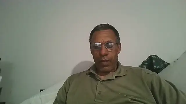 swimmer2496 online show from April 20, 2026, 12:57 am