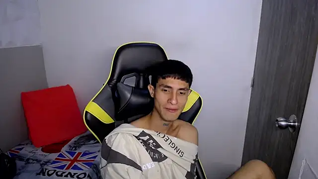 Snapshot of Akyra_latinn chatting on February 23, 2026, 3:56 pm Akyra latinn online show from February 23, 2026, 3:56 pm