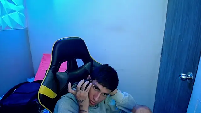 Snapshot of Akyra_latinn chatting on February 25, 2026, 12:27 pm Akyra latinn online show from February 25, 2026, 12:27 pm