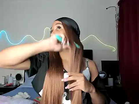 Snapshot of YourDreamReal chatting on February 11, 2026, 3:28 am YourDreamReal online show from February 11, 2026, 3:28 am