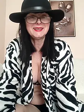 Snapshot of AliceSwan57 chatting on April 26, 2026, 12:35 pm AliceSwan57 online show from April 26, 2026, 12:35 pm