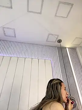 JuliaColemann online show from February 18, 2026, 12:12 pm