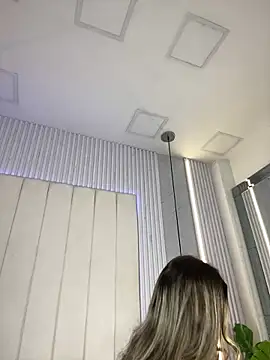 JuliaColemann online show from April 18, 2026, 11:56 am