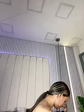 JuliaColemann online show from April 12, 2026, 11:46 am