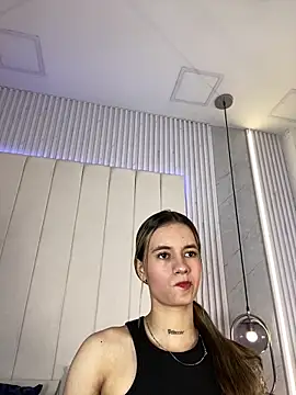 JuliaColemann online show from February 8, 2026, 12:14 pm