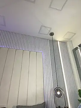 JuliaColemann online show from March 26, 2026, 11:19 am