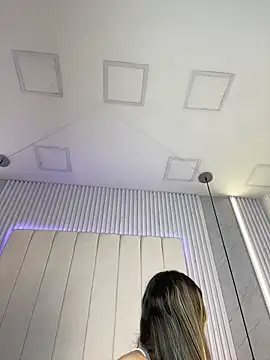 JuliaColemann online show from February 26, 2026, 12:05 pm