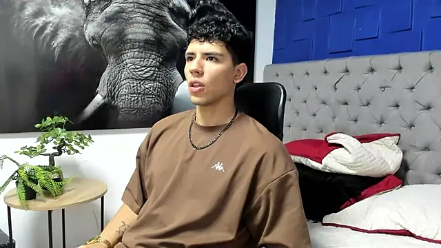 Tobias Vega online show from April 21, 2026, 3:24 am