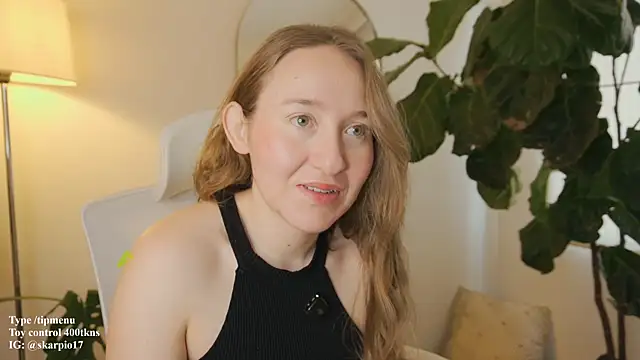 Snapshot of Scarlett_NoirMuse chatting on February 17, 2026, 4:37 pm Scarlett NoirMuse online show from February 17, 2026, 4:37 pm