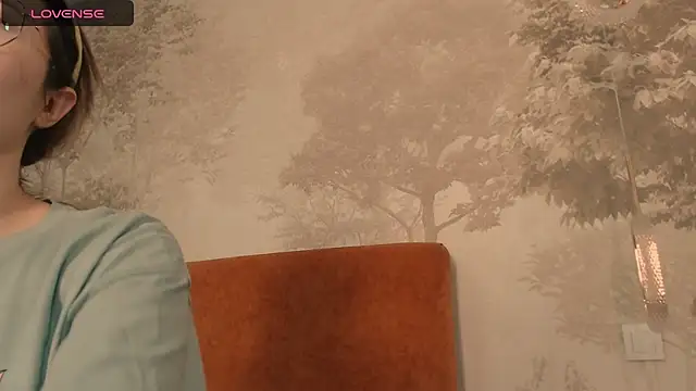 Hiaru Cutie online show from November 14, 2025, 6:28 am