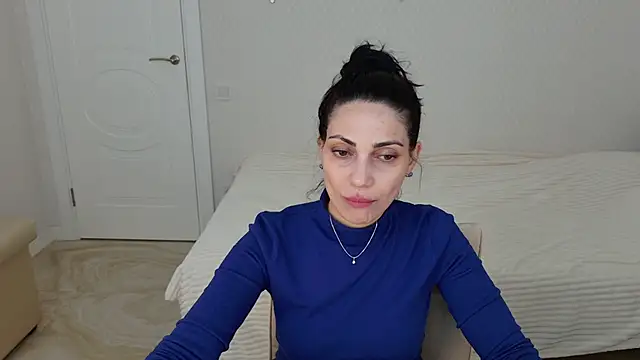 LovelyBeatrice online show from March 5, 2026, 6:32 am