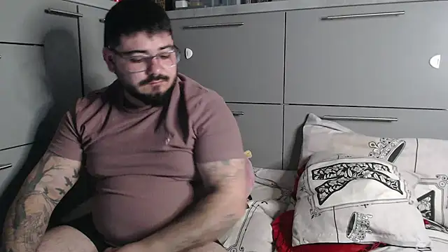 Snapshot of HiddendesireXO01 chatting on February 27, 2026, 8:19 pm HiddendesireXO01 online show from February 27, 2026, 8:19 pm