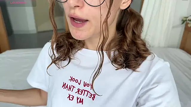 cutiemari online show from April 20, 2026, 4:37 am