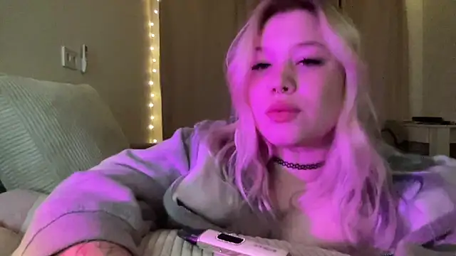 Lulu Di online show from March 25, 2026, 7:24 pm