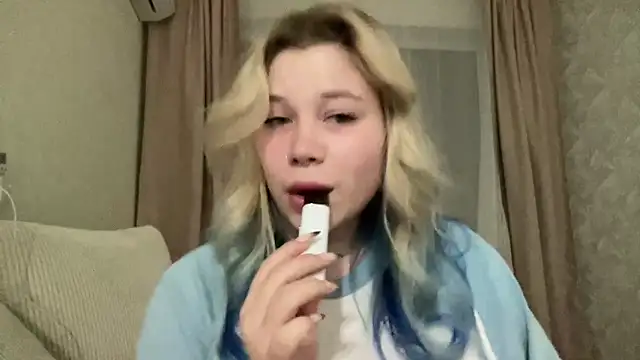 Snapshot of Lulu_Di chatting on March 4, 2026, 9:44 pm Lulu Di online show from March 4, 2026, 9:44 pm