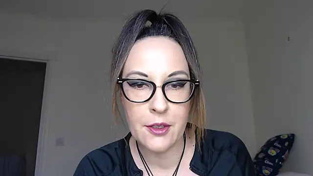 Snapshot of PsychicDominatrix chatting on February 1, 2026, 2:59 pm PsychicDominatrix online show from February 1, 2026, 2:59 pm