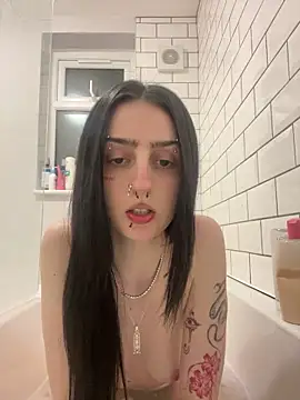 bellaxlauren online show from March 13, 2026, 11:21 pm