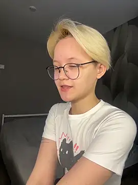 LuunaDorean online show from February 13, 2026, 6:24 am