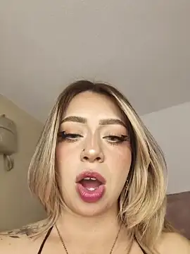 BellaDonna 16 online show from April 9, 2026, 8:04 pm