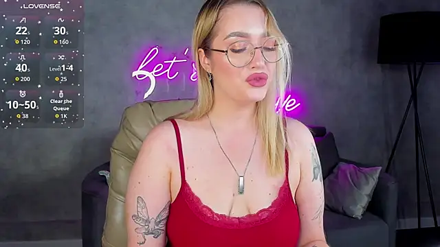 Snapshot of Viickie_Nelsson chatting on August 4, 2026, 9:25 am Viickie Nelsson online show from August 4, 2026, 9:25 am