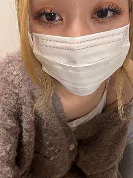 yui  yuichan online show from April 6, 2026, 10:05 am