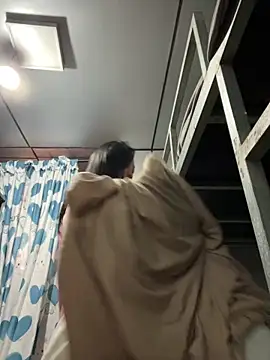 Lyn-be99 online show from April 3, 2026, 1:23 am