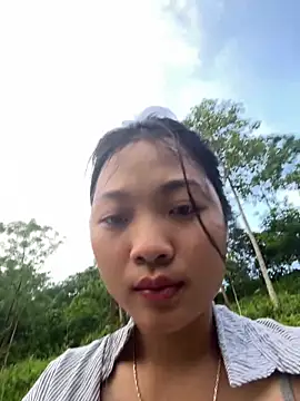 Snapshot of Lyn-be99 chatting on May 19, 2026, 10:44 am Lyn-be99 online show from May 19, 2026, 10:44 am