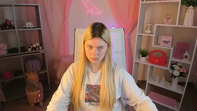 CelestineMauriac online show from April 21, 2026, 7:09 pm