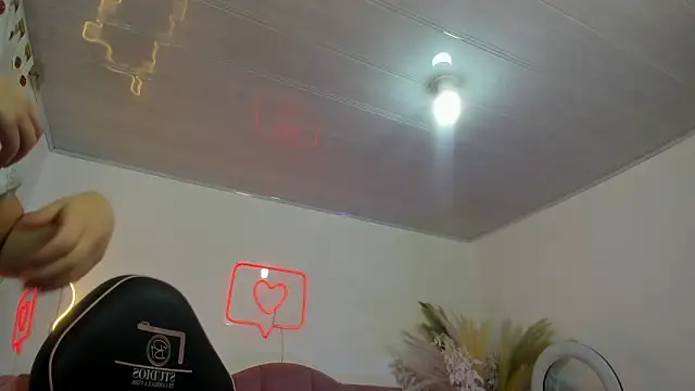 SABRIINA TAY online show from February 4, 2026, 11:38 am