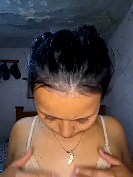 Daniela Cruz  online show from February 24, 2026, 7:04 pm