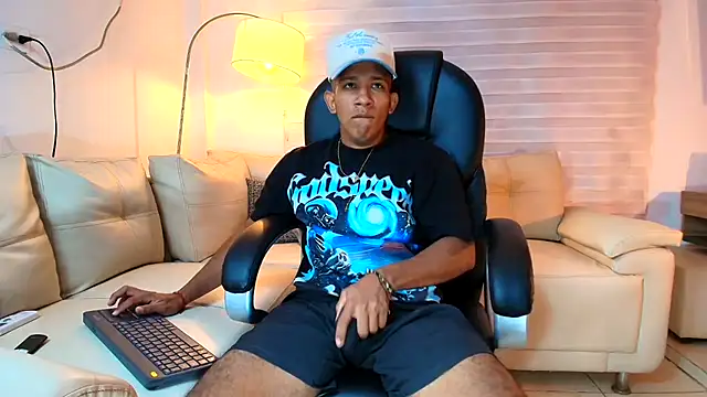 ricky spensar23cm  online show from April 19, 2026, 12:44 am