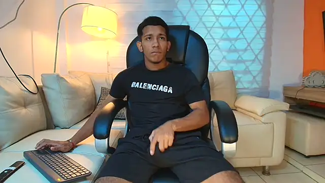 ricky spensar23cm  online show from March 31, 2026, 1:29 am