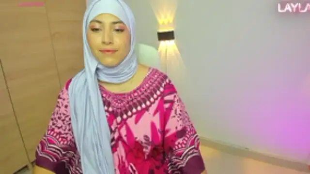 LAY LA  online show from April 9, 2026, 9:21 pm