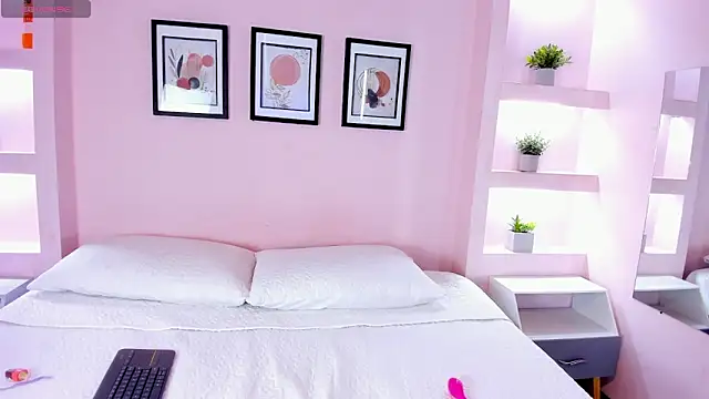 Sophia Salem online show from February 7, 2026, 12:13 pm