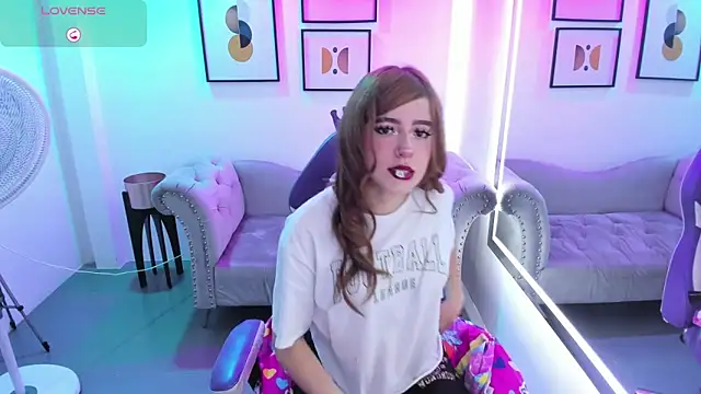 Victoria  doll online show from April 7, 2026, 12:40 pm