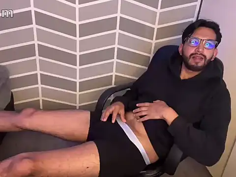 Snapshot of thomass1018 chatting on February 11, 2026, 3:56 pm thomass1018 online show from February 11, 2026, 3:56 pm