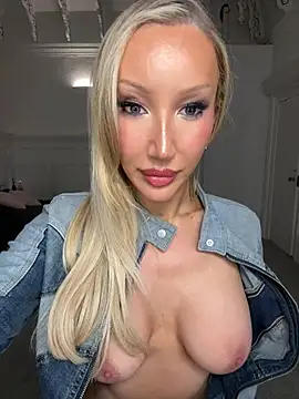 Snapshot of Allana29 chatting on March 21, 2026, 11:41 pm Allana29 online show from March 21, 2026, 11:41 pm