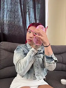 Scarlett firee  online show from February 12, 2026, 4:07 pm