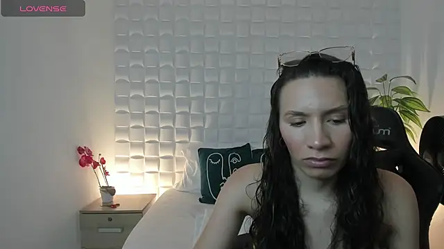 valeryn  rosse online show from April 11, 2026, 3:14 am